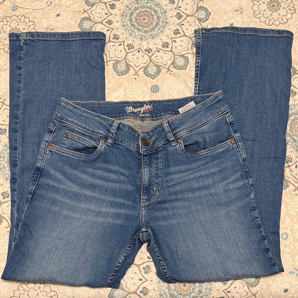 Wrangler Women's Boot Cut Leg Jeans